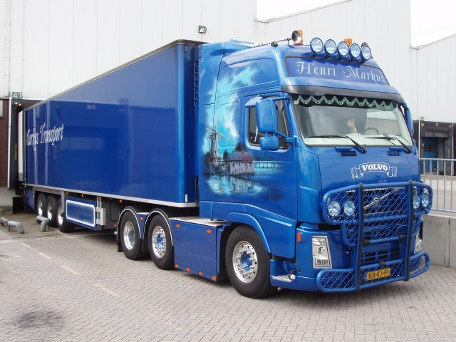 Volvo-FH12-blau-Holz-090805-02-NL.jpg