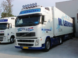 Volvo-FH12-500-Leenders-Holz-240807-02-NL
