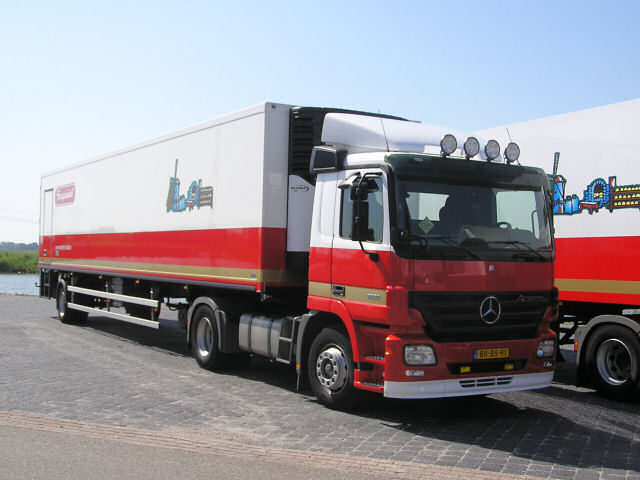 MB-Actros-MP2-1832-Koster-071106-02-NL.jpg