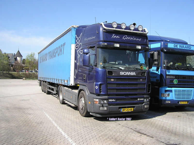 Scania-164-L-580-blau-Koster-140507-01-NL.jpg