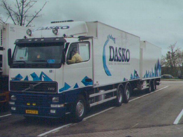 Volvo-FH12-KUEKOHZ-Dasko-Koster-020304-1.jpg