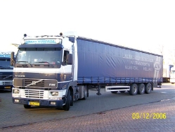NL-Volvo-FH12-380-weiss-blau-vdSchaaf-050408-01