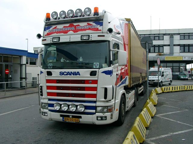Scania-4er-E+E-Willann-140505-02-NL.jpg - Michael Wíllann