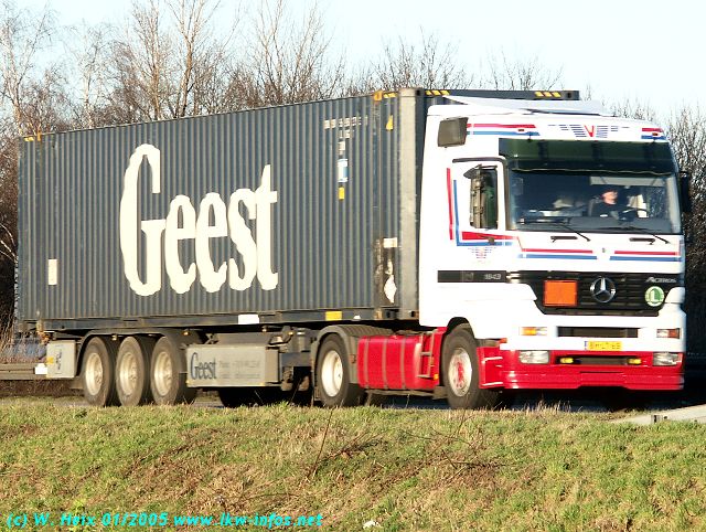 MB-Actros-1843-weiss-rot-100105-1-NL.jpg