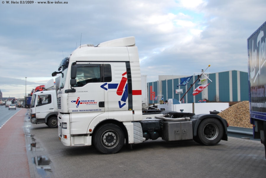 NL-MAN-TGA-18400-Trucking-Partners-070209-01.jpg