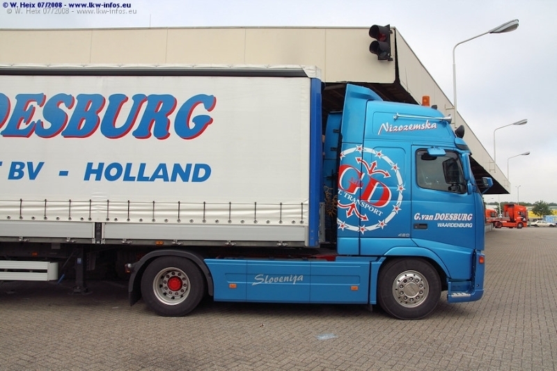 NL-Volvo-FH12-420-van-Doesburg-060708-06.jpg