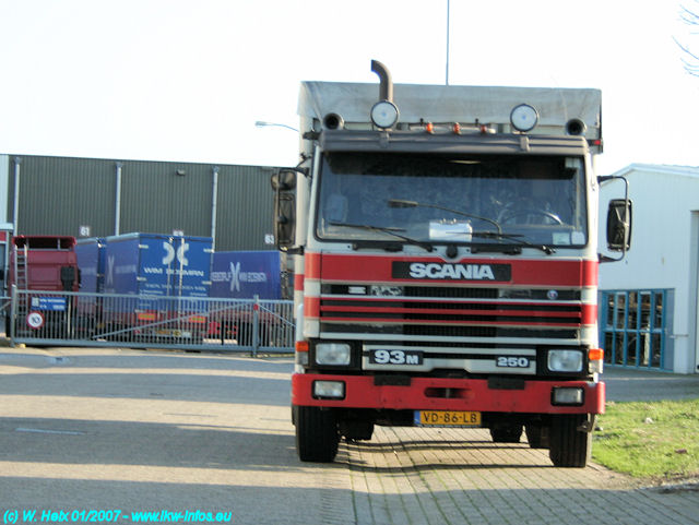 Scania-93-M-250-rot-140107-01-NL.jpg