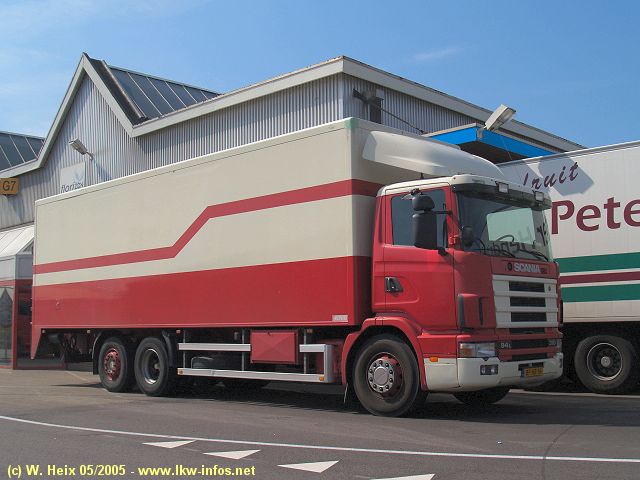 Scania-94-L-310-rot-weiss-290505-01-NL.jpg