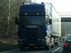 Scania-144-L-530-PLSZ-blau-200204-1-NL