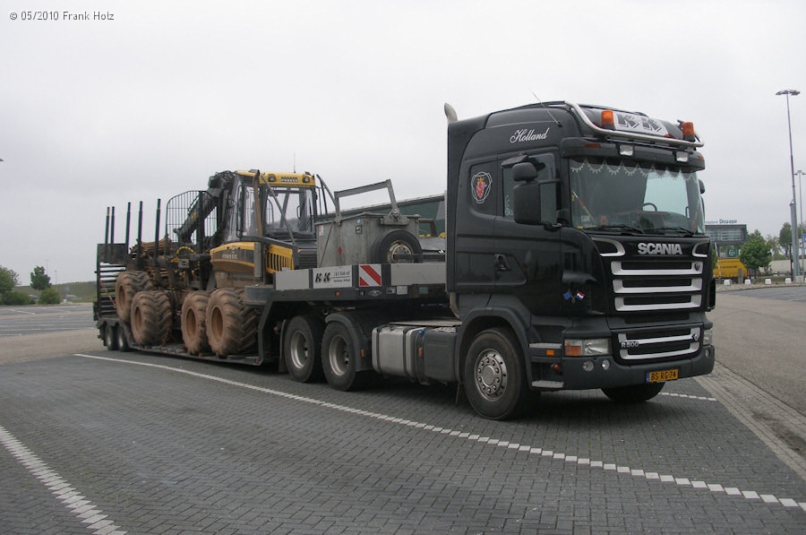 NL-Scania-R-500-schwarz-Holz-100810-01.jpg