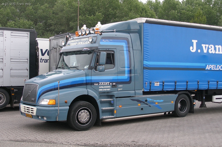 NL-Volvo-NH12-420-van-Zeist-Holz-100810-02.jpg