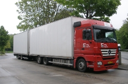 NL-MB-Actros-MP2-Noy-Holz-100810-01