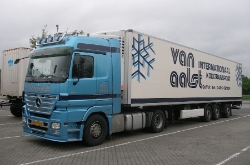 NL-MB-Actros-MP2-van-Aalst-Holz-100810-01