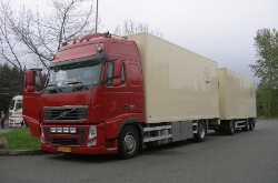 NL-Volvo-FH-Ii-400-rot-Holz-100810-01