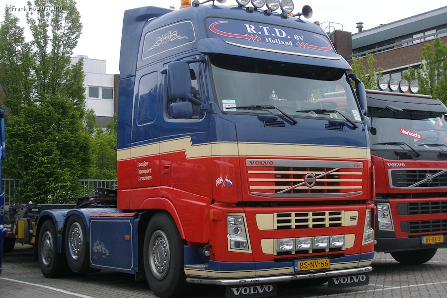 NL-Volvo-FH-RTD-Holz-100810-01.jpg