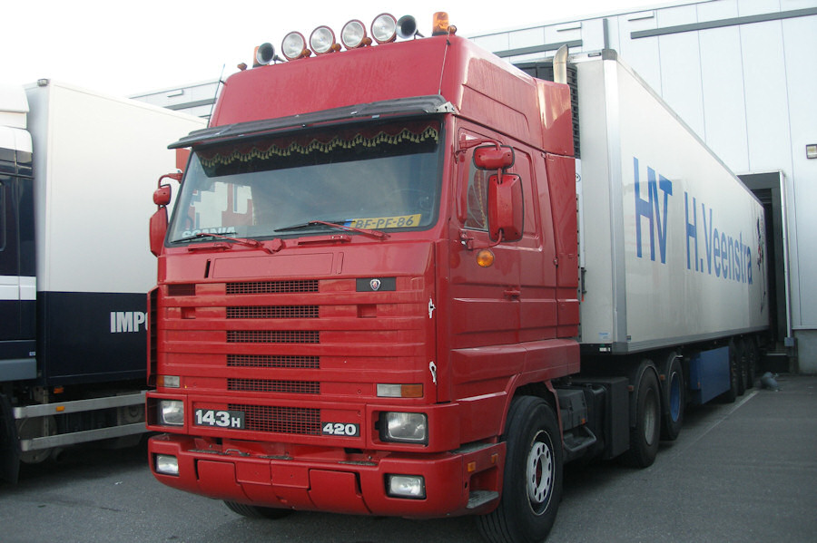 NL-Scania-143-H-420-rot-Holz-110810-01.jpg