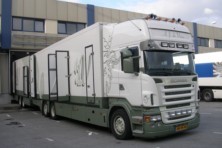 NL-Scania-R-weiss-gruen-Holz-100810-02.jpg