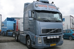 NL-Volvo-FH-16-blau-Holz-100810-01