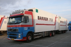 NL-Volvo-FH-Bakker-Holz-110810-01