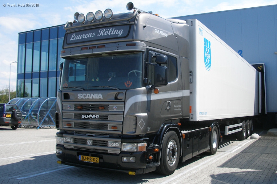 NL-Scania-144-L-530-Roeling-Holz-110810-01.jpg
