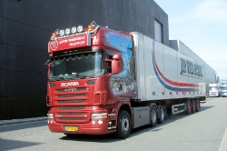 NL-Scania-R-580-rot-Holz-110810-02