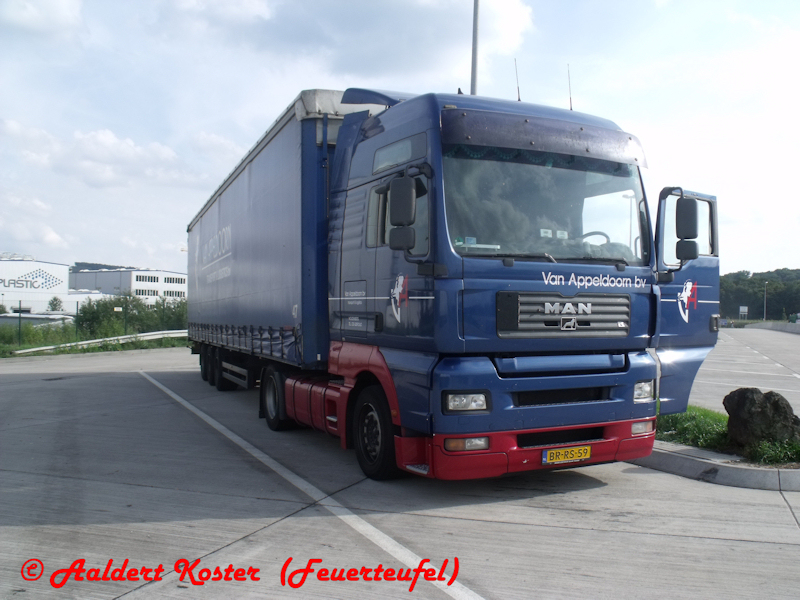 NL-MAN-TGA-XXL-van-Appeldoorn-Koster-141210-01.jpg