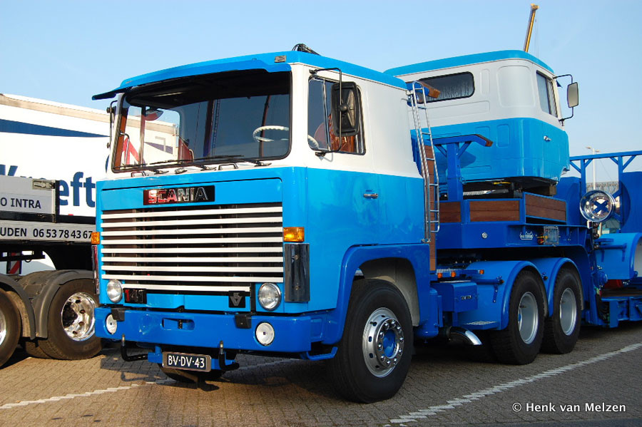 NL-Scania-141-blauweiss-vMelzen-101011-01.jpg