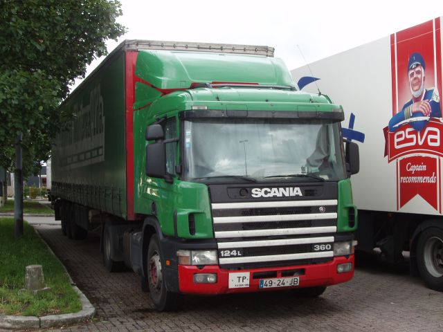 Scania-124-L-360-gruen-Holz-170706-01-POR.jpg