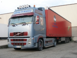 POR-Volvo-FH-blau-Holz-300609-01