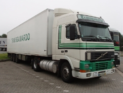 Volvo-FH12-380-Transgamardo-Holz-310807-01-POR
