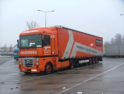 Renault-Magnum-orange-Posern-030108-01-POR