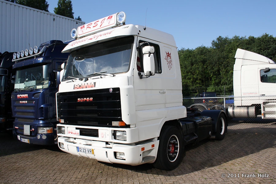 POR-Scania-143-M-weiss-Holz-070711-02.jpg