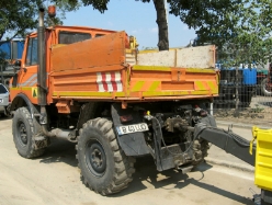 MB-Unimog-orange-Vorechovsky-210807-02-RO