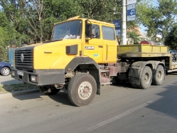 Renault-CBH-385-gelb-Vorechovsky-010706-01-RO