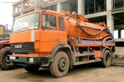 RO-Iveco-175-17-orange-Vorechovsky-100209-01
