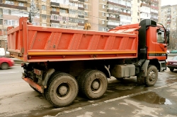 RO-MB-Actros-3335-6x6-rot-Vorechovsky-171208-02
