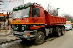RO-MB-Actros-3335-6x6-rot-Vorechovsky-171208-03