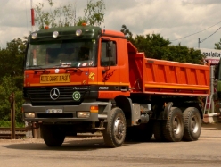 RO-MB-Actros-3335-rot-Vorechovsky-150508-01