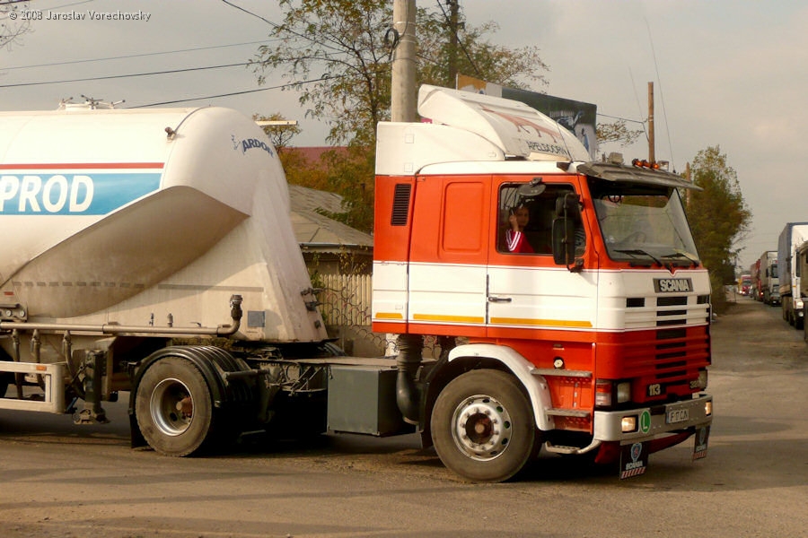 RO-Scania-113-M-320-rot-Vorechovsky-291008-01.jpg