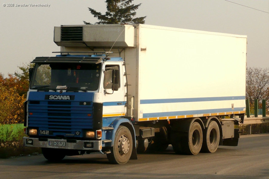 RO-Scania-142-H-weiss-Vorechovsky-181108-01.jpg