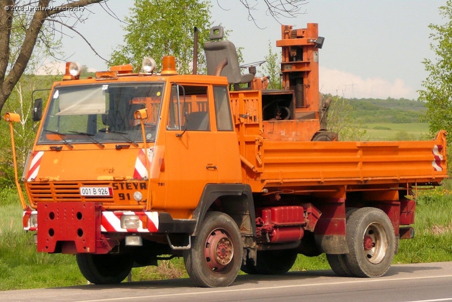 RO-Steyr-91-orange-Vorechovsky-150908-02.jpg