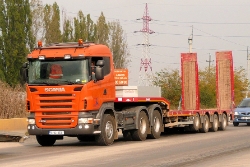 RO-Scania-R-560-orange-Vorechovsky-131008-01