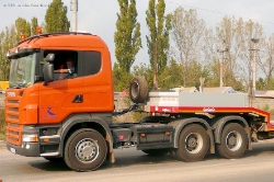 RO-Scania-R-560-orange-Vorechovsky-131008-02