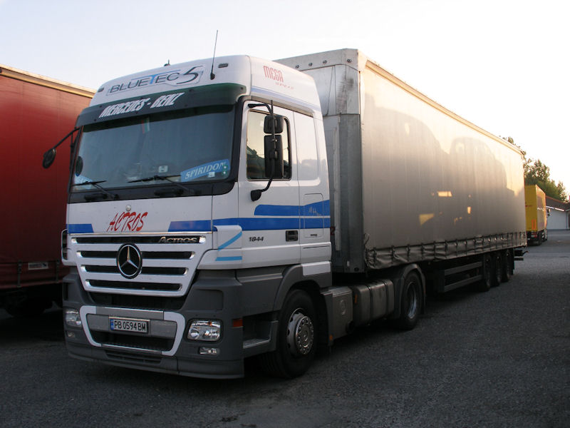RO-MB-Actros-MP2-1844-weiss-Holz-250609-01.jpg