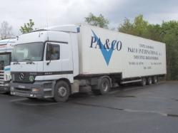 MB-Actros-1843-weiss-Holz-200505-01-RO