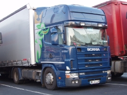Scania-164-L-480-blau-Holz-080607-01-RO
