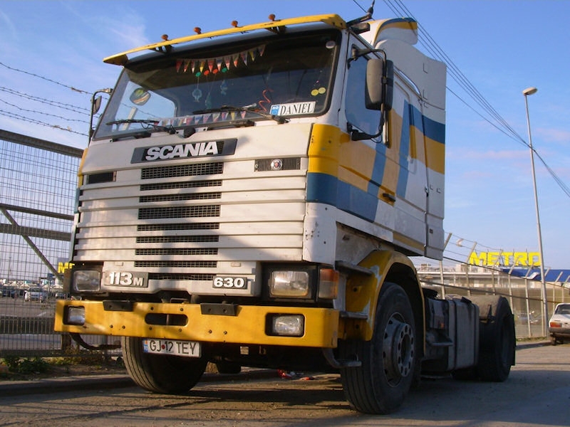 RO-Scania-113M-360-white-BMihai-091108-02.jpg