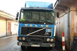 RO-Volvo-F12-blau-Bodrug-020209-01
