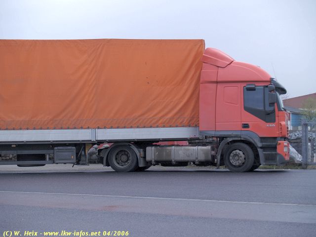 Iveco-Stralis-AT-440S43-orange-090406-01-RO.jpg