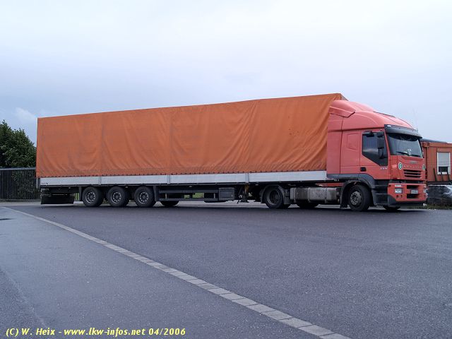 Iveco-Stralis-AT-440S43-orange-090406-03-RO.jpg